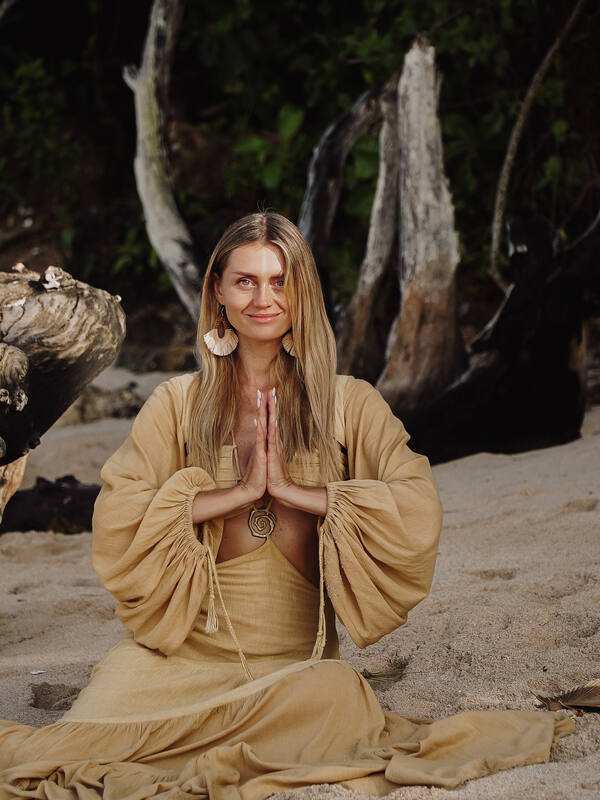 Alesiana Ra in prayer